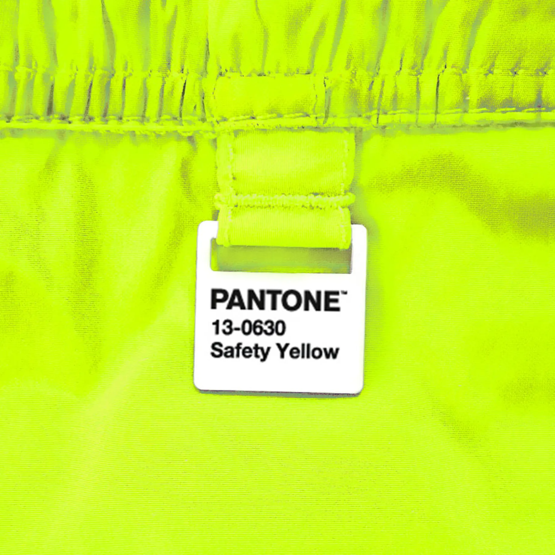 Badeshorts für Herren in Neongelb | PANTONE® SONDERAUSGABE