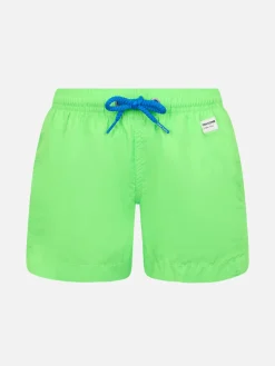 Badeshorts für Jungen aus leichtem Stoff in Neongrün von Jean Lighting Pantone | PANTONE-SONDERAUSGABE