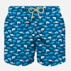 Badeshorts für Jungen aus leichtem Stoff mit mehrfarbigem Hai-Aufdruck
