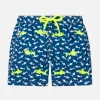 Badeshorts für Jungen aus leichtem Stoff von Jean Lighting mit aufgestickten Haien