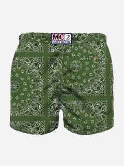 Badeshorts für Jungen mit militärgrünem Bandana-Print