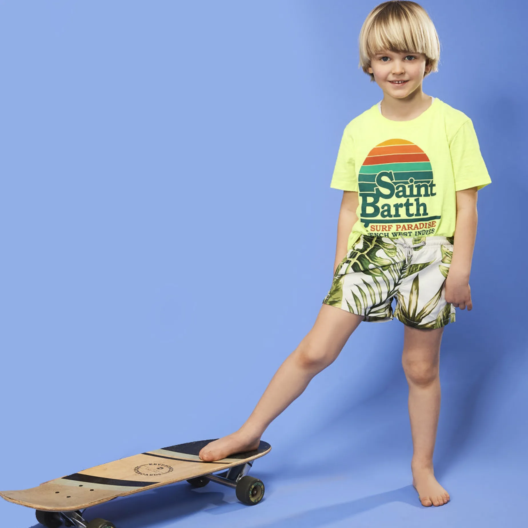 Badeshorts für Jungen mit tropischem Aufdruck