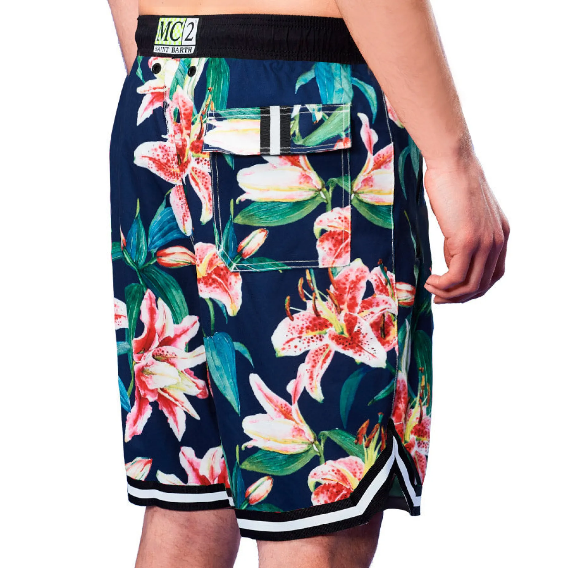 Badeshorts mit tropischem Print im Surf-Stil
