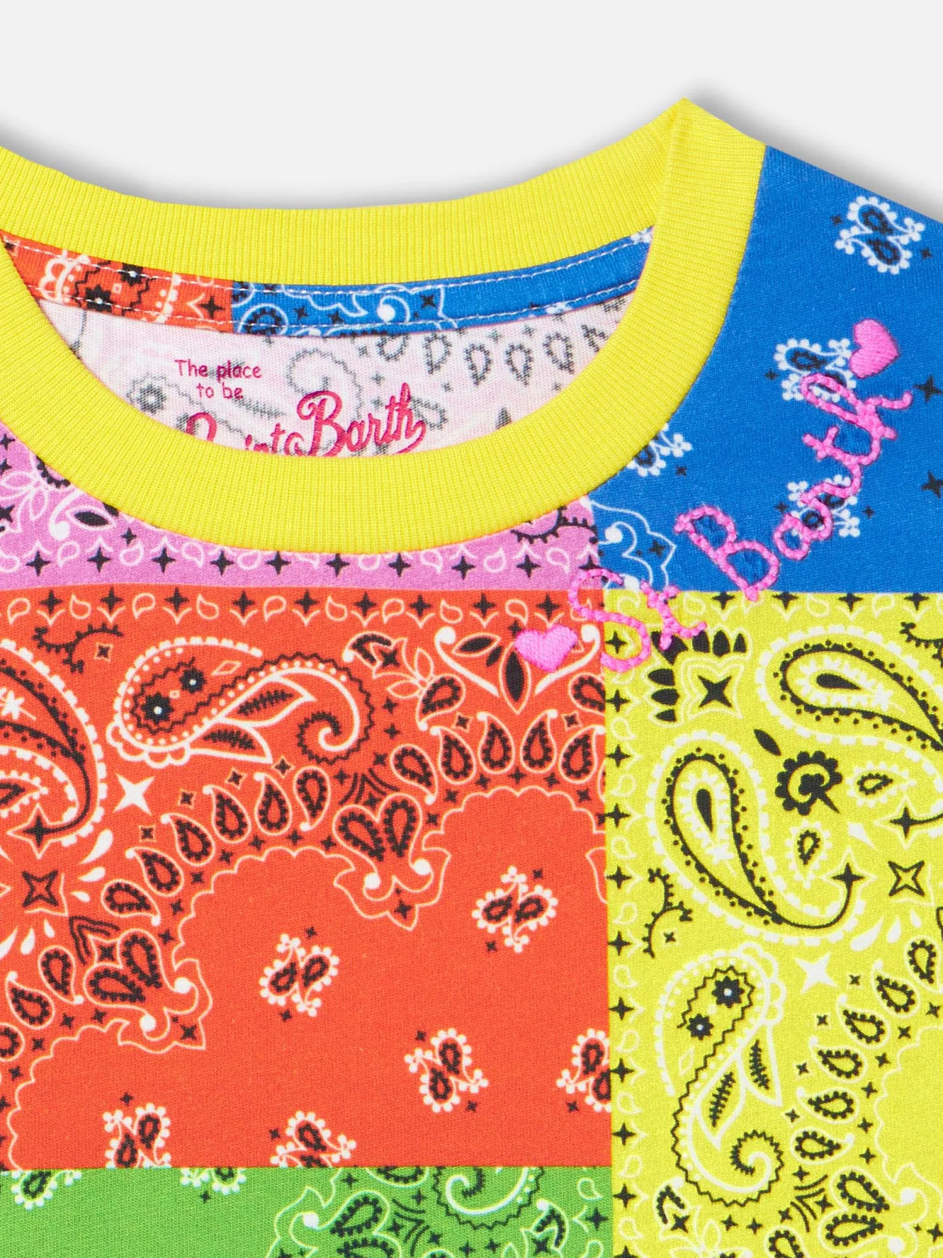 Baumwollkleid für Mädchen mit fluoreszierendem Bandana-Print