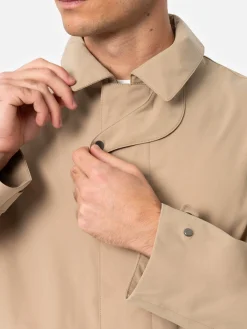 Beiger Trenchcoat Elbert aus Stretchgewebe mit Paspel