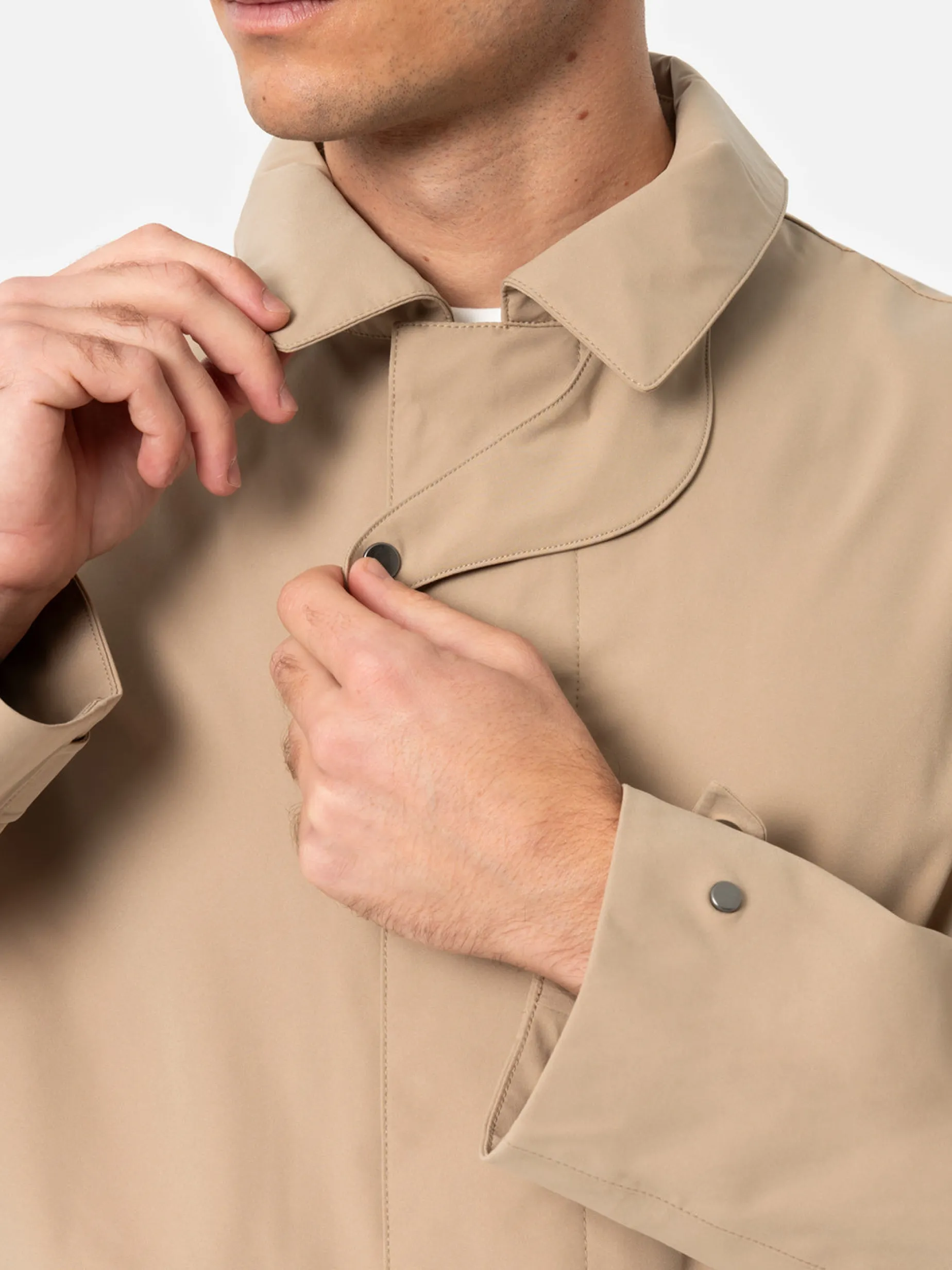 Beiger Trenchcoat Elbert aus Stretchgewebe mit Paspel