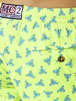 Bequeme Herren-Badeshorts aus leichtem Stoff mit Hummer-Print