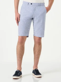 Blau gestreifte Bermudashorts