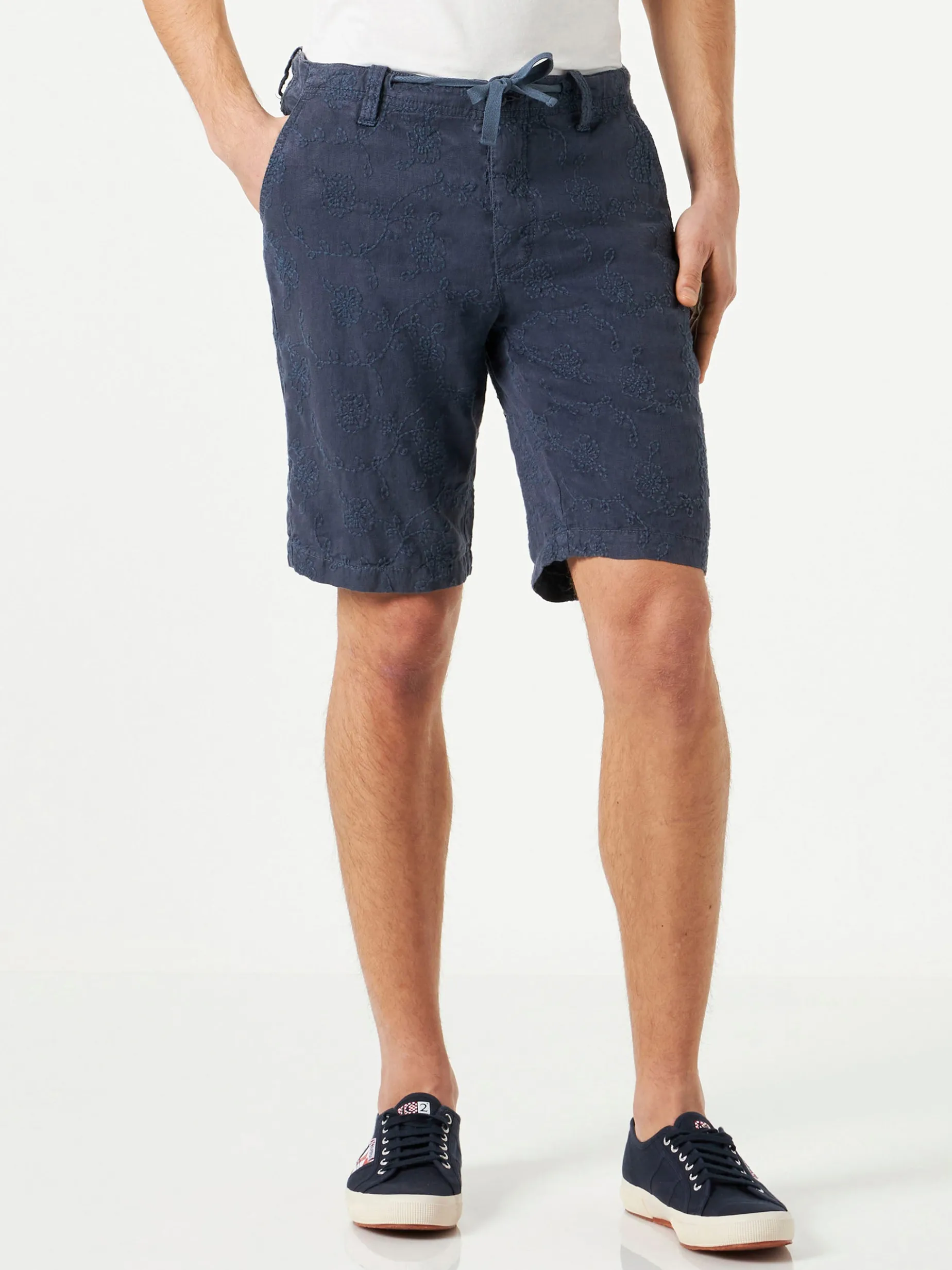 Blaue bestickte Bermudashorts