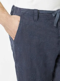 Blaue bestickte Bermudashorts