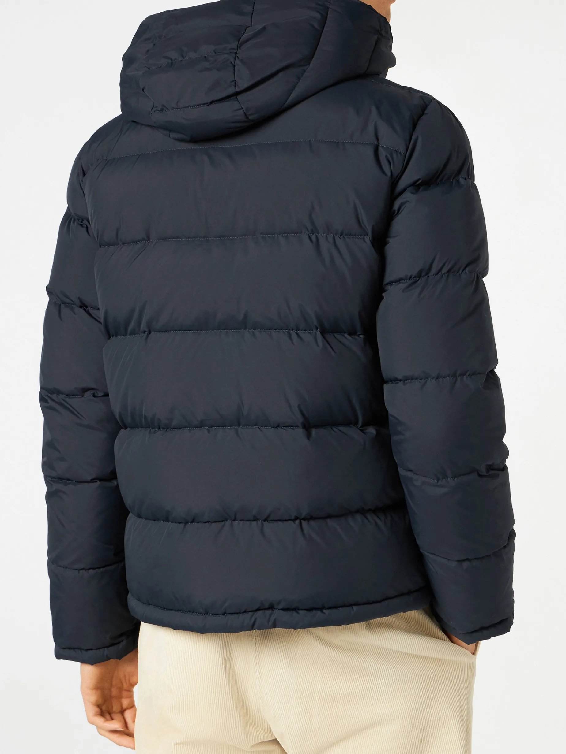 Blaue Daunenjacke mit Kapuze