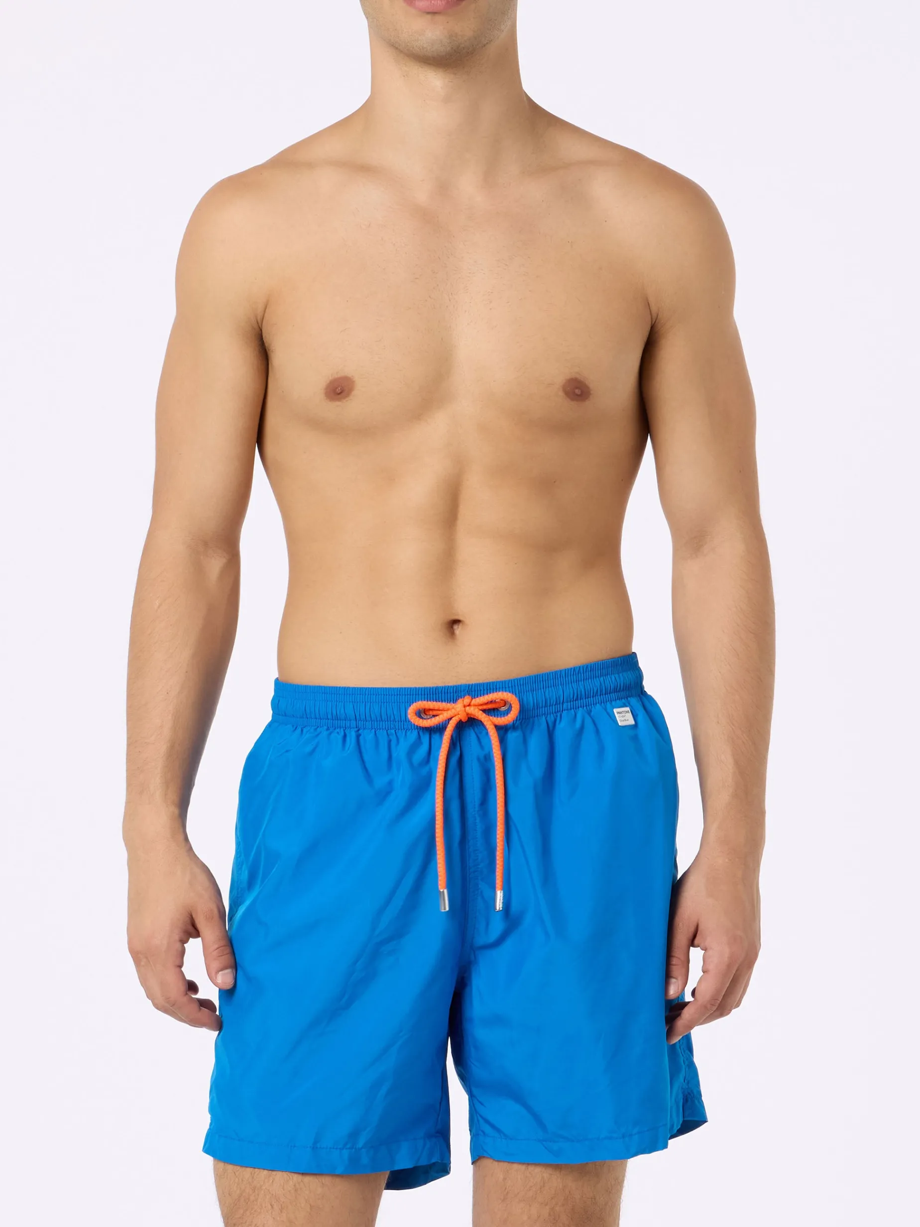 Blaue Herren-Badeshorts aus leichtem Stoff Lighting Pantone | PANTONE-SONDERAUSGABE