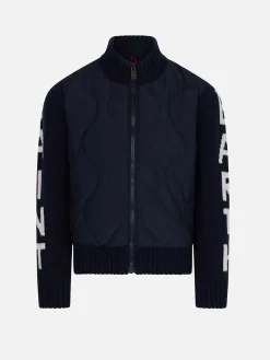 Blaue wattierte Jungenjacke