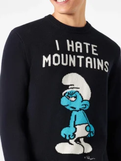Blauer Herrenpullover in Marineblau mit Aufdruck „I hate Mountains Smurf“ | ©PEYO SONDERAUSGABE
