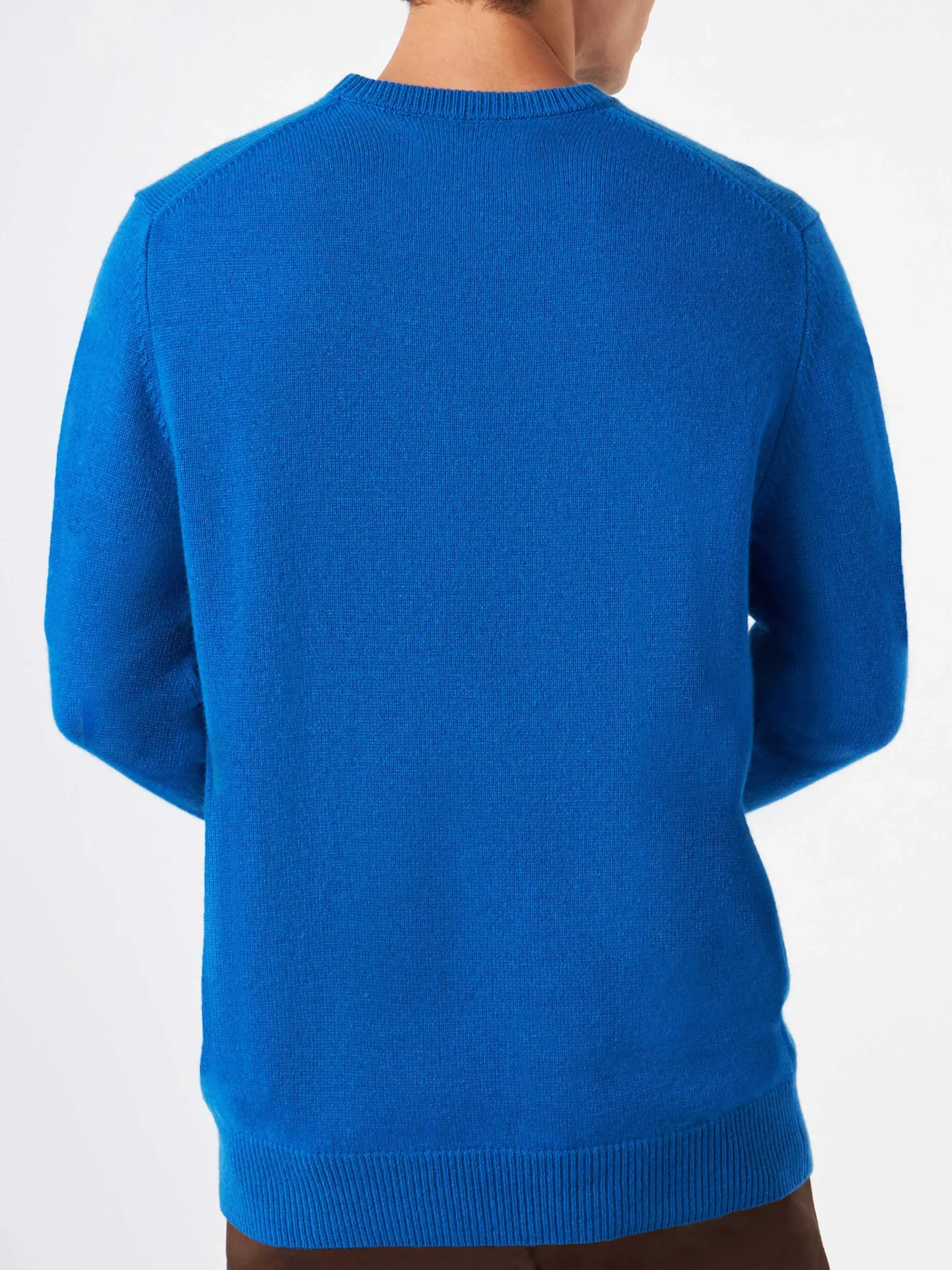 Blauer Herrenpullover mit Courma Pirates-Stickerei