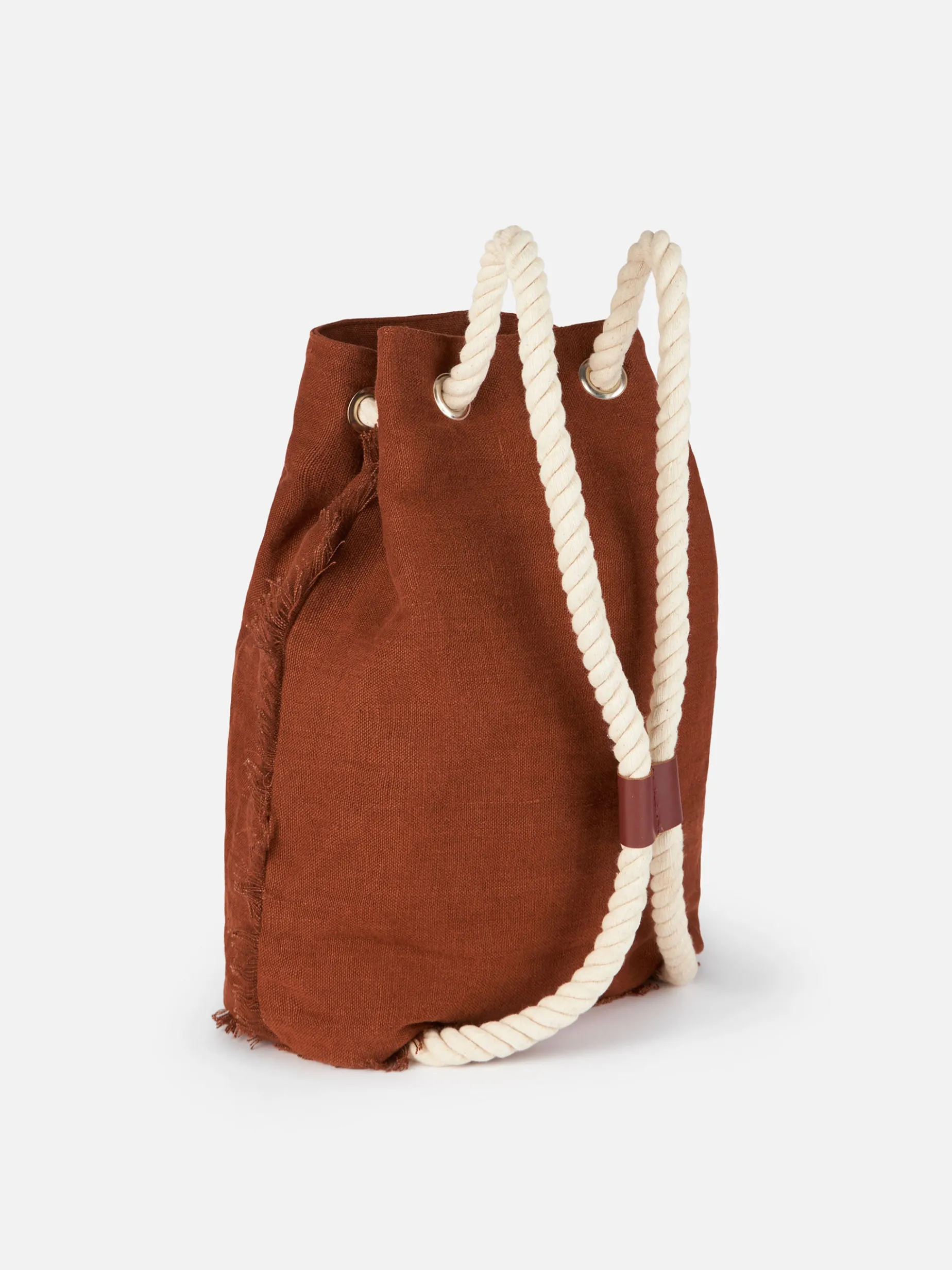 Brauner Rucksack aus Bootsleinen