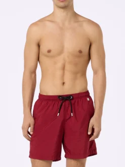 Burgunderfarbene Badeshorts für Herren aus leichtem Stoff Lighting Pantone | PANTONE SPECIAL EDITION