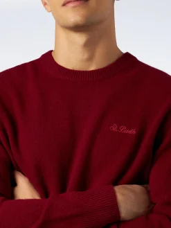 Burgunderroter Herrenpullover mit Rundhalsausschnitt und St. Barth-Stickerei