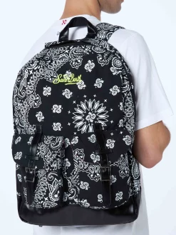 Canvas-Rucksack „Cody“ mit schwarzem Bandanna-Print