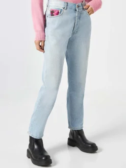 Damenjeans mit Häkeltaschen