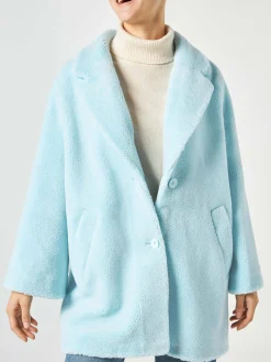 Damenmantel aus hellblauem Teddystoff