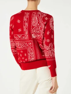 Damenpullover mit rotem Bandana-Print