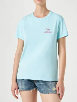Damen-T-Shirt aus Baumwolle mit gesticktem „Yoga Addicted“-Schriftzug