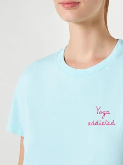 Damen-T-Shirt aus Baumwolle mit gesticktem „Yoga Addicted“-Schriftzug