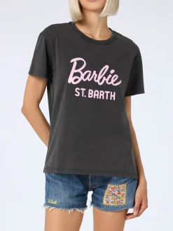 Damen-T-Shirt Emilie aus Baumwolljersey mit Rundhalsausschnitt und Barbie St. Barth-Aufdruck | BARBIE SPECIAL EDITION