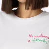 Damen-T-Shirt Emilie aus Baumwolljersey mit Rundhalsausschnitt und „Ne Parliamo a Settembre“-Stickerei