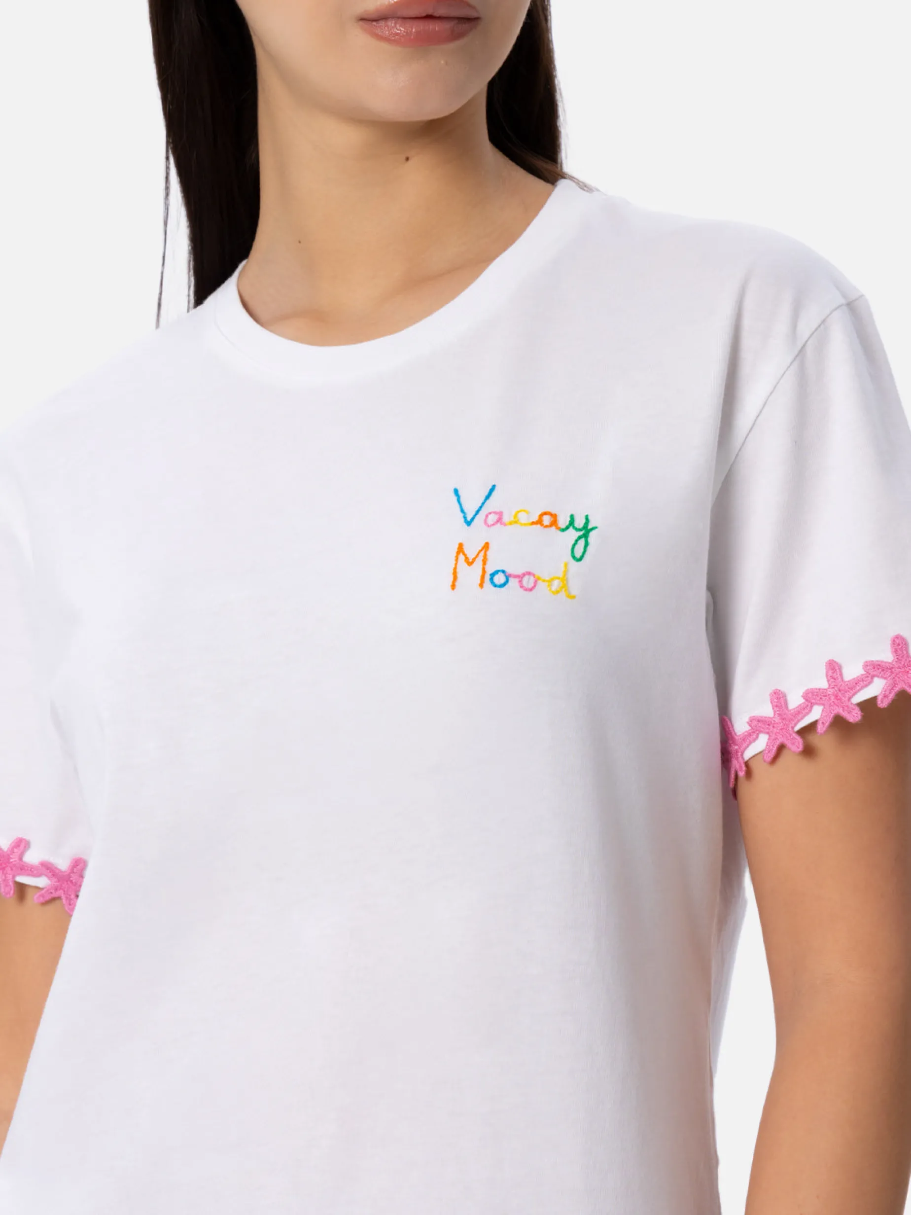 Damen-T-Shirt Emilie aus Baumwolljersey mit Rundhalsausschnitt und Vacay Mood-Stickerei