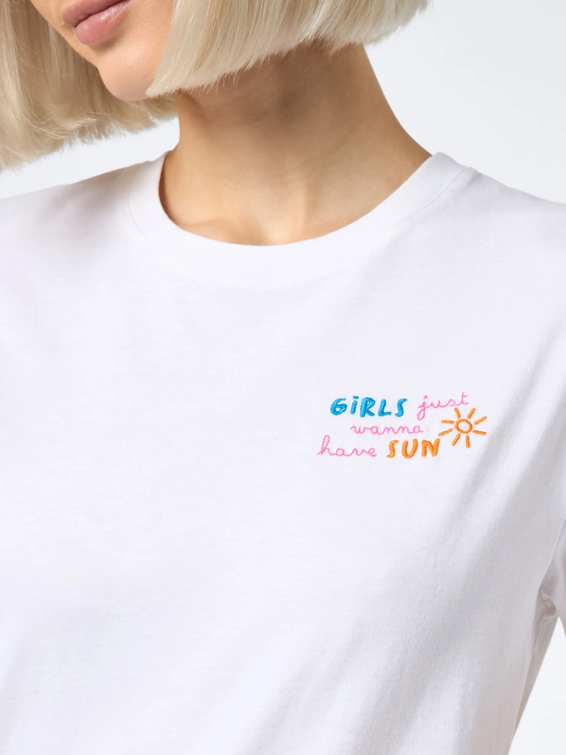 Damen-T-Shirt Emilie aus Baumwolljersey mit Rundhalsausschnitt und „Girls just wanna have Sun“-Stickerei
