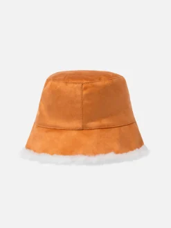 Doubleface-Bucket-Hat mit Après-Ski-Queen-Stickerei und pelzigen Details