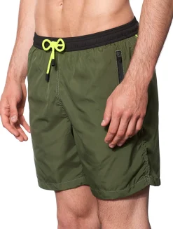 Dunkelgrüne Badeshorts aus hellem Stoff mit Reißverschluss