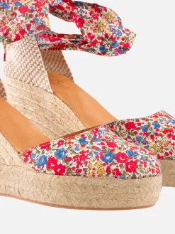 Espadrillas mit hohem Keilabsatz und Knöchelspitze