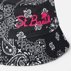 Fischerhut aus Baumwolle mit Stickerei vorne und Bandana-Muster