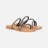 Flache Sandalen Cora mit schwarzen Strasssteinen