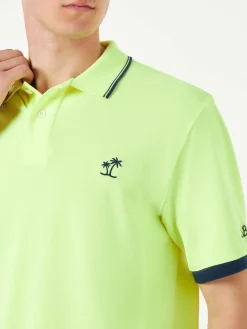 Fluogelbes Piquet-Polo mit St. Barth-Logo