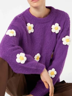 Gebürsteter Damenpullover mit Rundhalsausschnitt und Gänseblümchen-Applikation