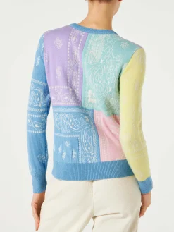 Gebürsteter Damenpullover mit Bandana-Print