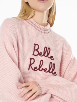 Gebürstetes Strickkleid mit Belle Rebelle-Stickerei