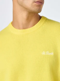 Gelber Herrenpullover mit Rundhalsausschnitt und St. Barth-Stickerei