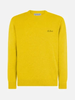 Gelber Herrenpullover mit Rundhalsausschnitt und St. Barth-Stickerei