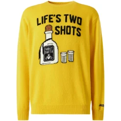 Gelber Herrenpullover mit Life's Two Shots-Schriftzug
