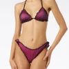 Glänzender Fuchsia-Bikini mit schwarzem Tupfentüll