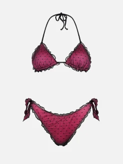 Glänzender Fuchsia-Bikini mit schwarzem Tupfentüll