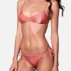 Glänzender pfirsichfarbener Bikini mit Bralette-Oberteil