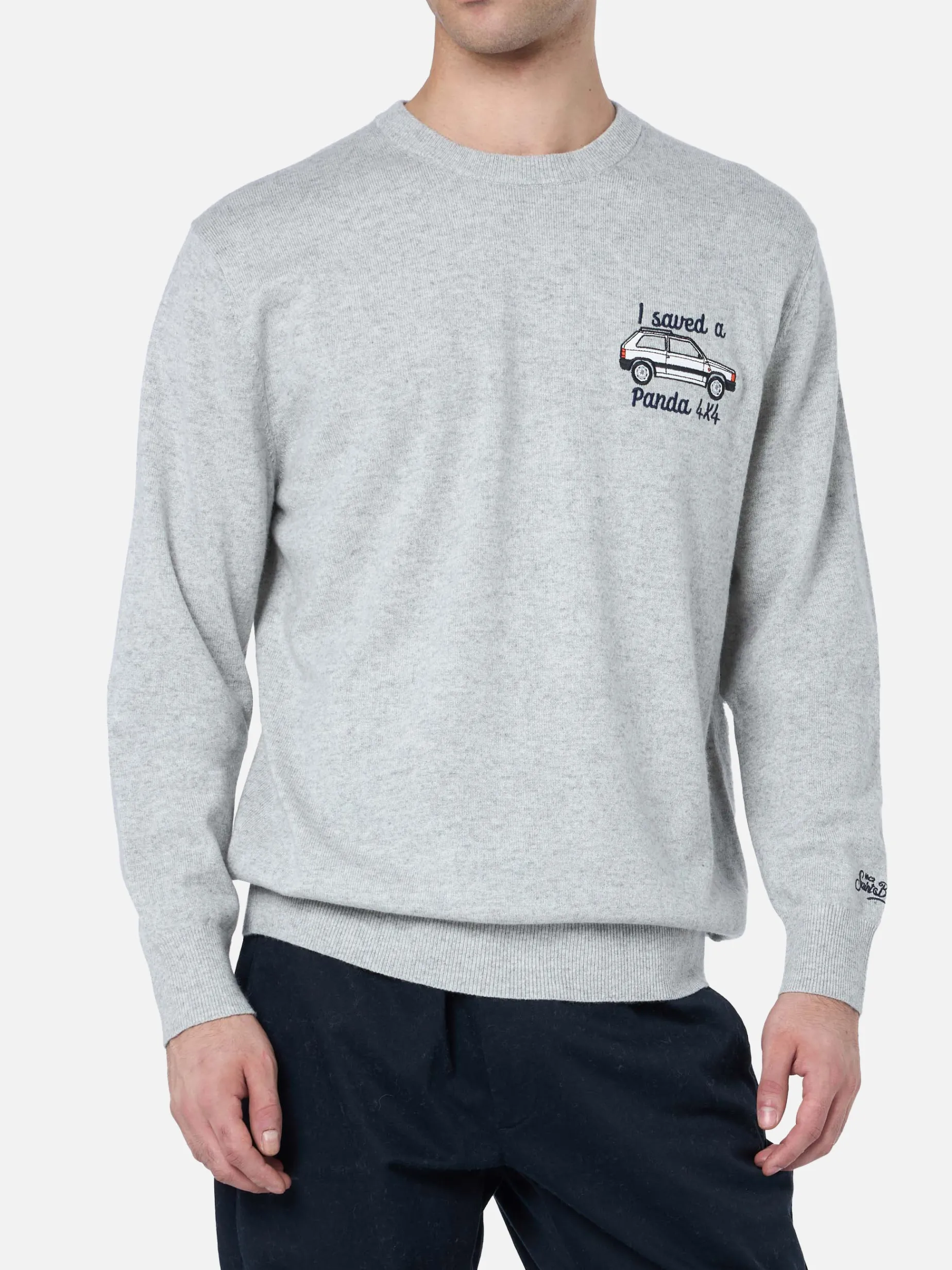Grauer Herrenpullover Heron mit „I saved a Panda 4x4“-Stickerei | FIAT PANDA SPECIAL EDITION
