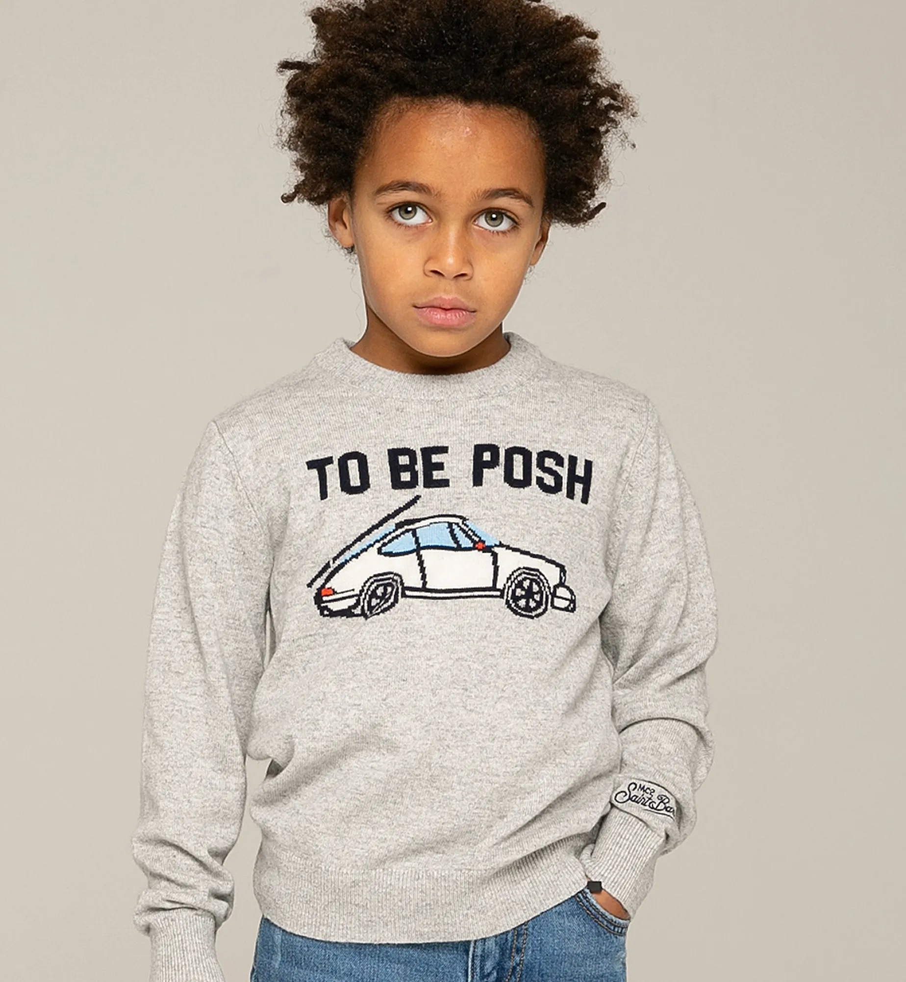 Grauer Jungenpullover mit „To be posh“-Aufdruck