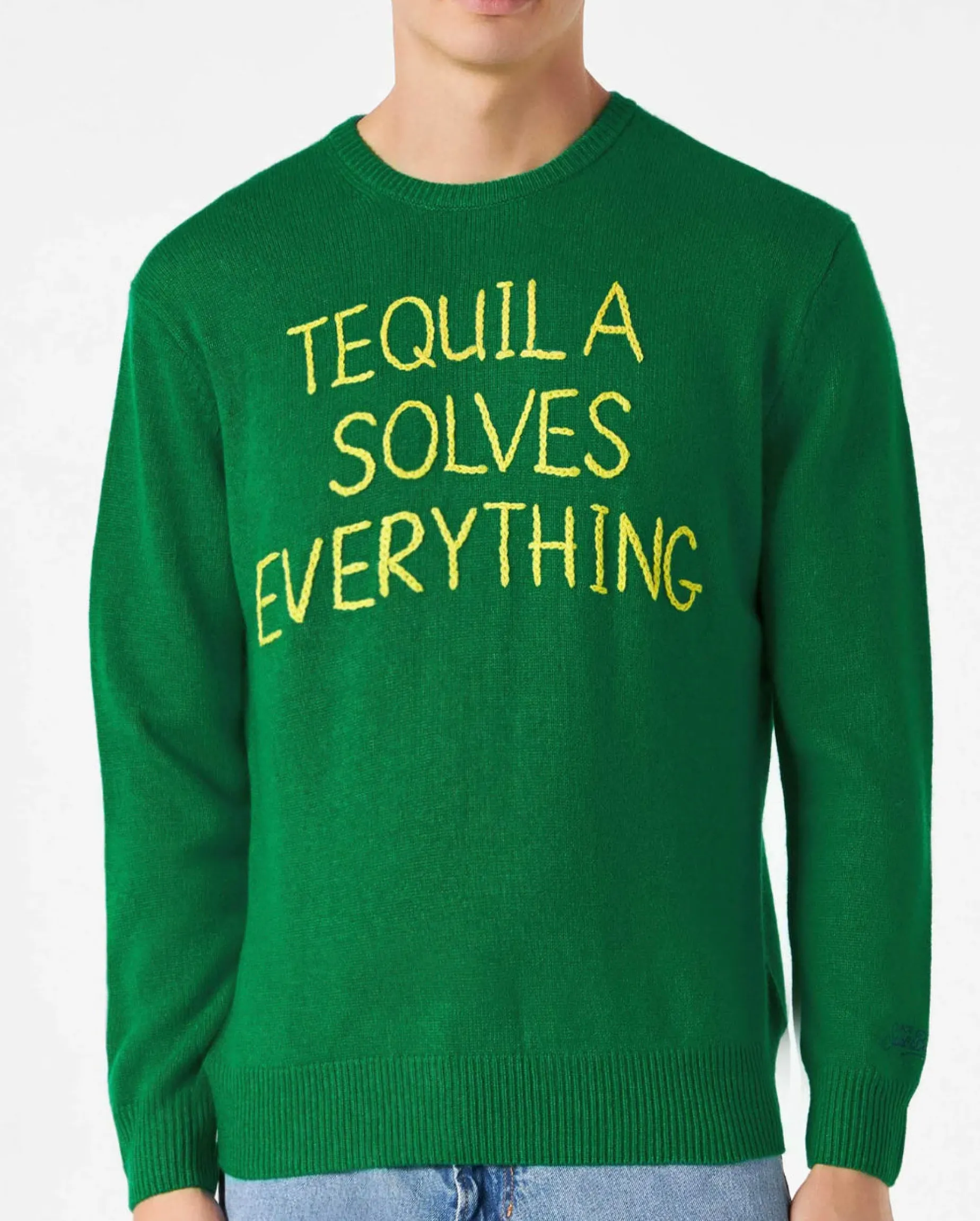 Grüner Herrenpullover mit Tequila solves everything Stickerei